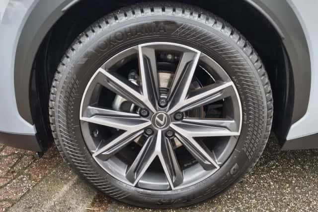 Lexus LBX (2025) thumbnail 39