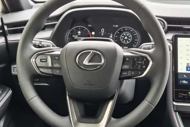 Lexus LBX (2025) thumbnail 9