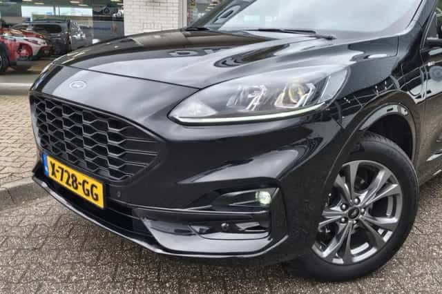 Ford Kuga (2023) thumbnail 2