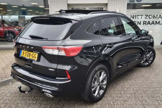 Ford Kuga (2023) thumbnail 4