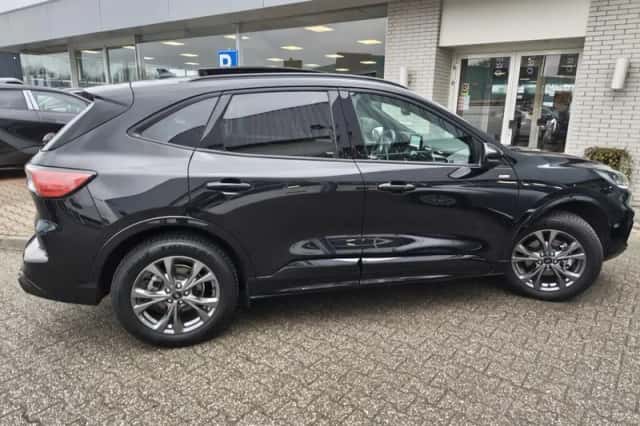Ford Kuga (2023) thumbnail 5