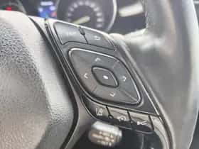 Toyota C-HR (2019) thumbnail 12