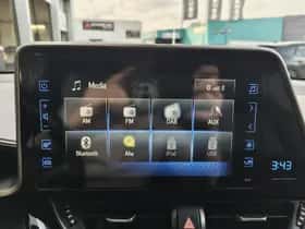 Toyota C-HR (2019) thumbnail 16