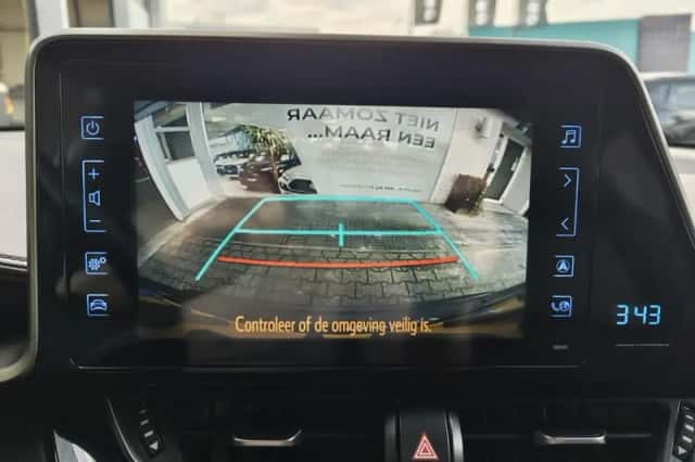 Toyota C-HR (2019) thumbnail 19