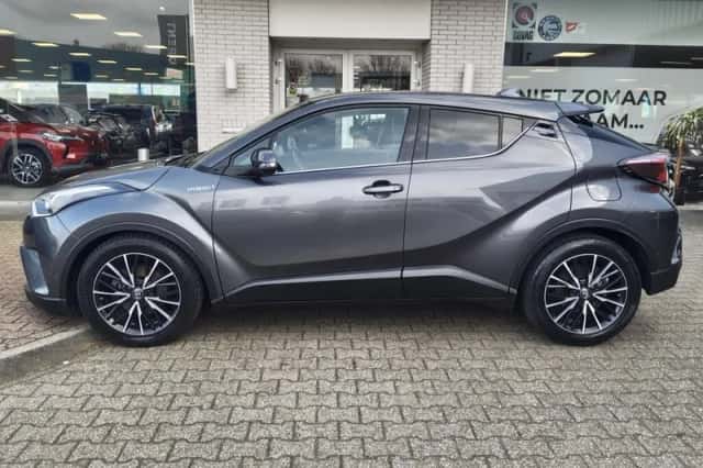 Toyota C-HR (2019) thumbnail 3