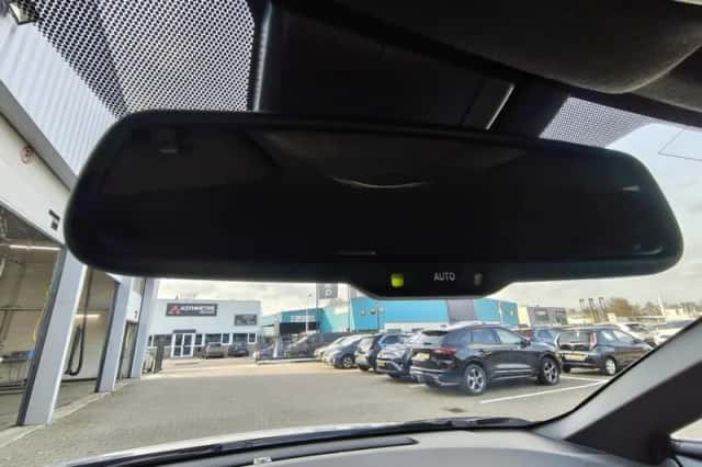 Toyota C-HR (2019) thumbnail 26