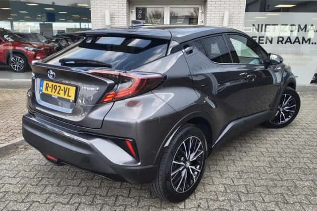 Toyota C-HR (2019) thumbnail 4