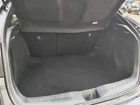 Toyota C-HR (2019) thumbnail 33