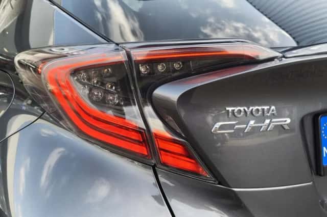Toyota C-HR (2019) thumbnail 36