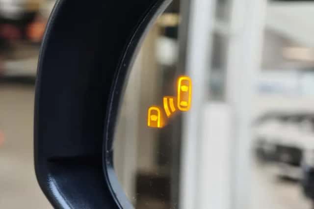 Toyota C-HR (2019) thumbnail 38