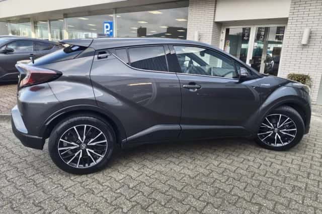 Toyota C-HR (2019) thumbnail 5