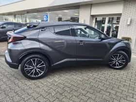Toyota C-HR (2019) thumbnail 5