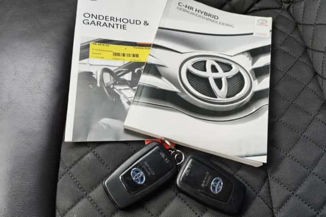 Toyota C-HR (2019) thumbnail 41