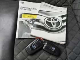Toyota C-HR (2019) thumbnail 41