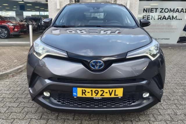 Toyota C-HR (2019) thumbnail 6