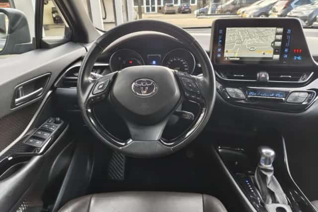Toyota C-HR (2019) thumbnail 8