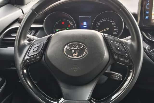 Toyota C-HR (2019) thumbnail 9
