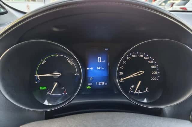 Toyota C-HR (2020) thumbnail 11