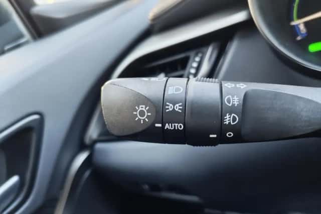 Toyota C-HR (2020) thumbnail 12