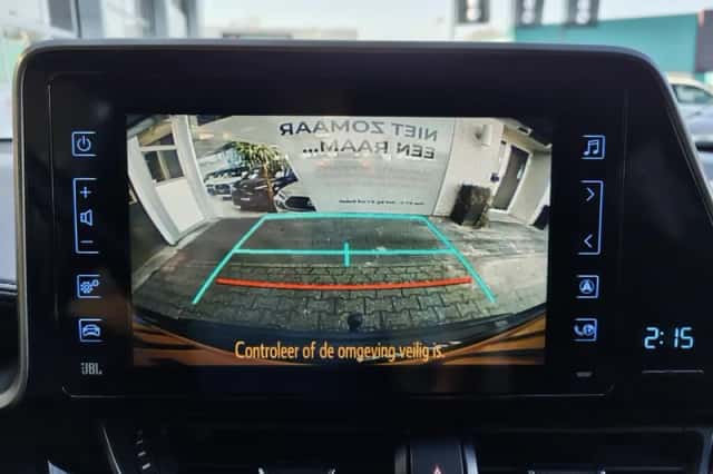 Toyota C-HR (2020) thumbnail 19