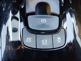 Toyota C-HR (2020) thumbnail 23