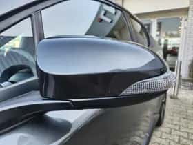 Toyota C-HR (2020) thumbnail 39