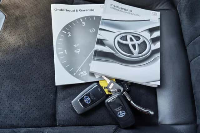 Toyota C-HR (2020) thumbnail 43