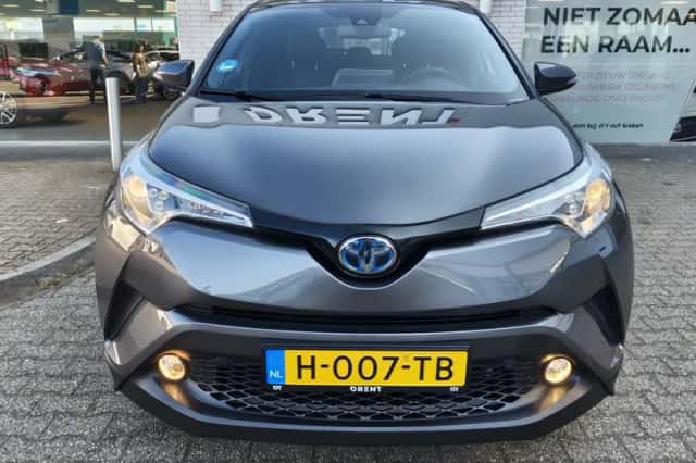 Toyota C-HR (2020) thumbnail 6