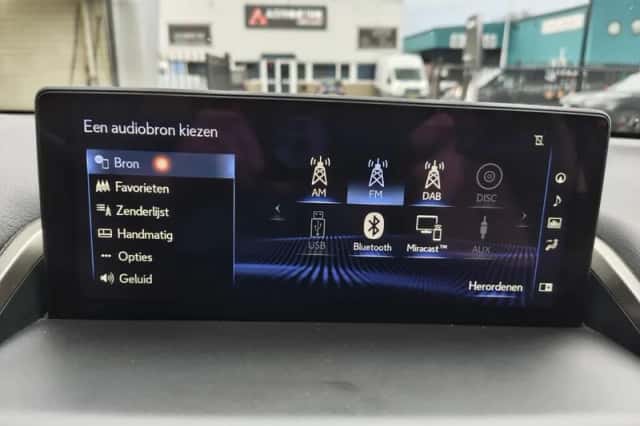 Lexus NX (2018) thumbnail 17