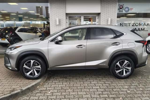 Lexus NX (2018) thumbnail 3