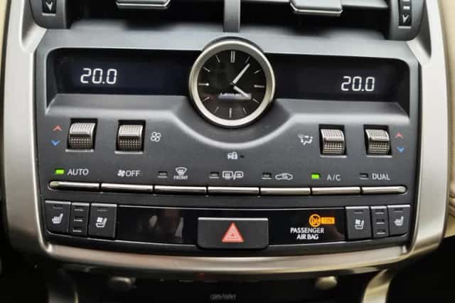 Lexus NX (2018) thumbnail 22