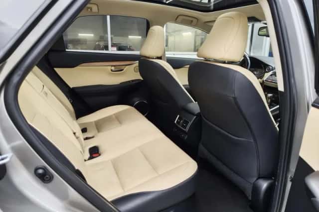 Lexus NX (2018) thumbnail 38