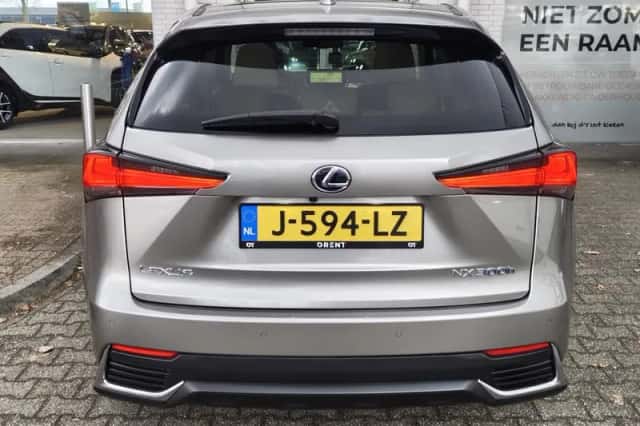 Lexus NX (2018) thumbnail 7
