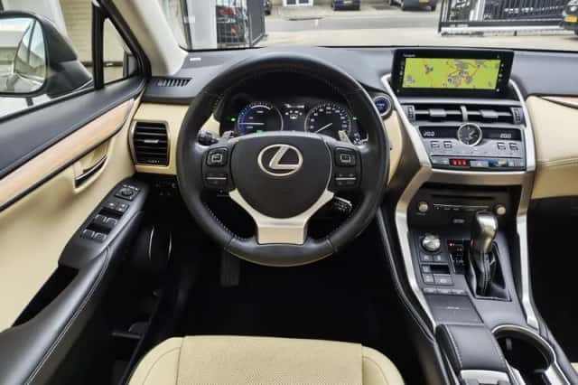 Lexus NX (2018) thumbnail 9