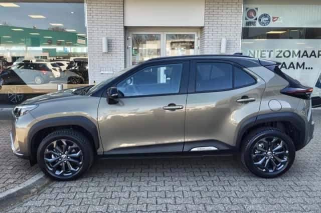 Toyota Yaris Cross (2024) thumbnail 3