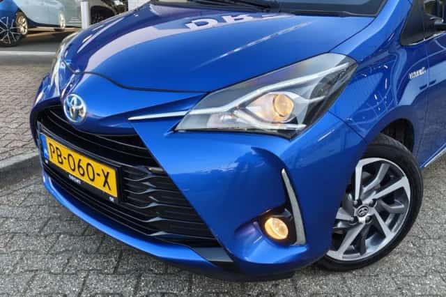 Toyota Yaris (2017) thumbnail 2