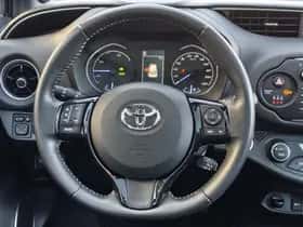 Toyota Yaris (2017) thumbnail 11