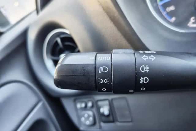Toyota Yaris (2017) thumbnail 13