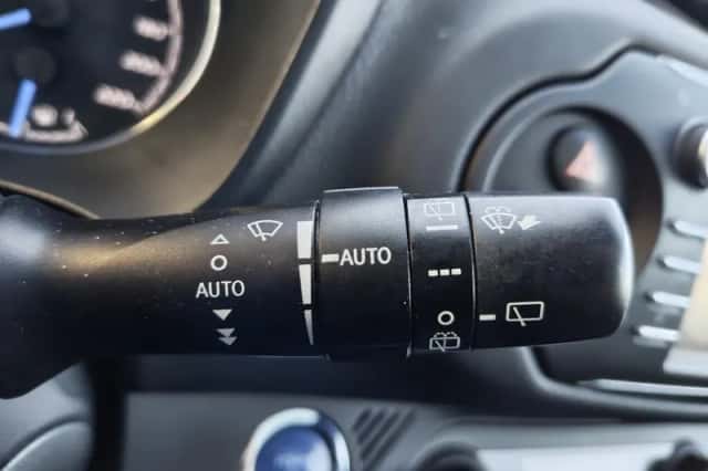 Toyota Yaris (2017) thumbnail 14