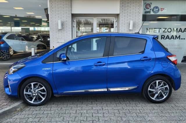 Toyota Yaris (2017) thumbnail 3