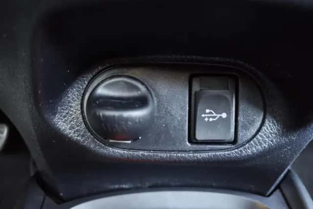 Toyota Yaris (2017) thumbnail 21