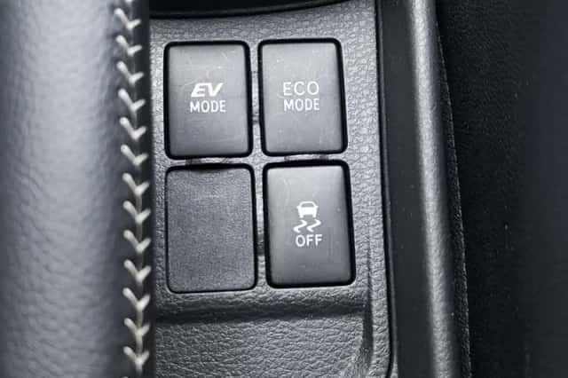Toyota Yaris (2017) thumbnail 23