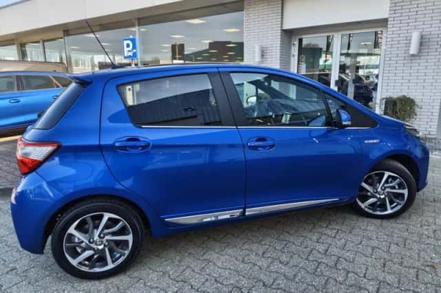 Toyota Yaris (2017) thumbnail 5