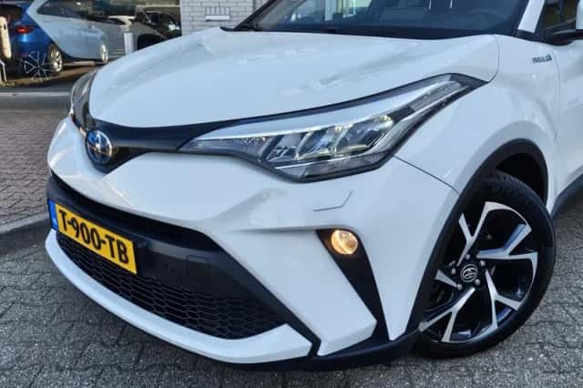 Toyota C-HR (2020) thumbnail 2
