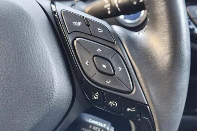 Toyota C-HR (2020) thumbnail 13
