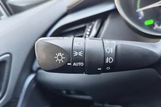 Toyota C-HR (2020) thumbnail 14