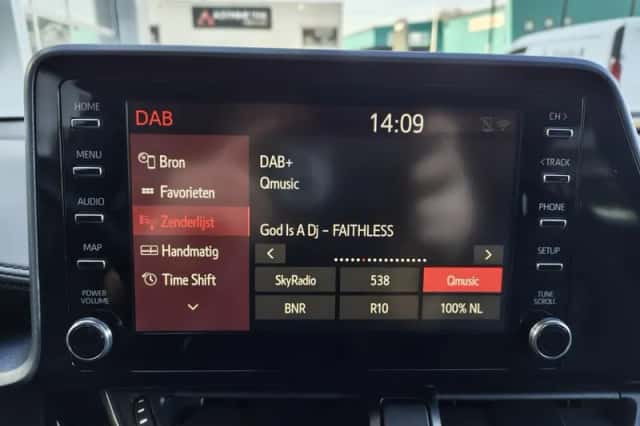 Toyota C-HR (2020) thumbnail 17