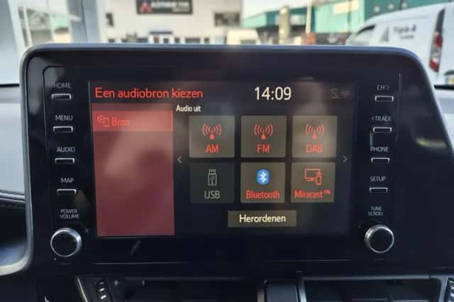 Toyota C-HR (2020) thumbnail 18
