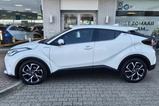 Toyota C-HR (2020) thumbnail 3