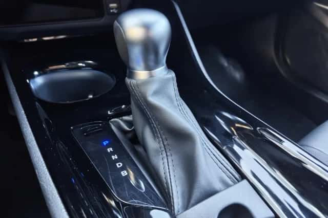 Toyota C-HR (2020) thumbnail 23